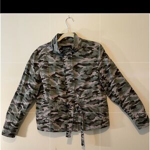 Banana Republic. Size S. Green Camo, Tie Waist Utility Jacket. Made in India.